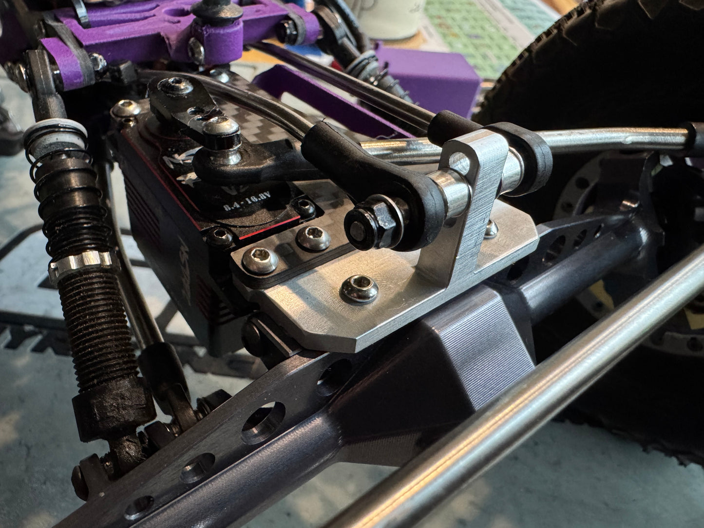 Capra front link mount with battery tray