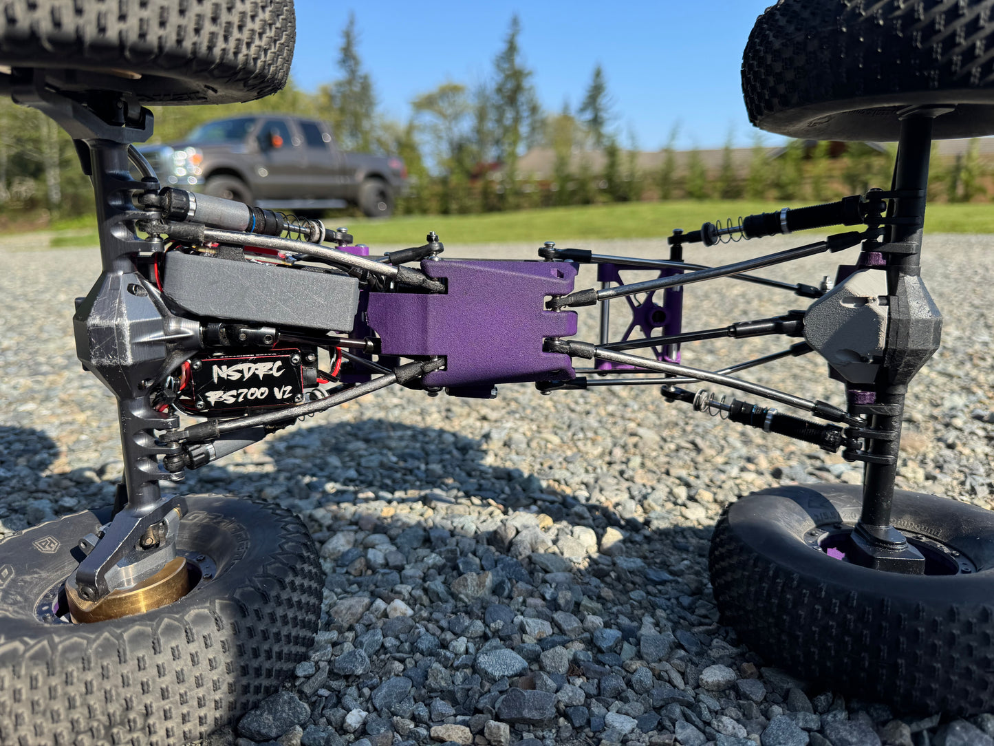 Capra front link mount with battery tray