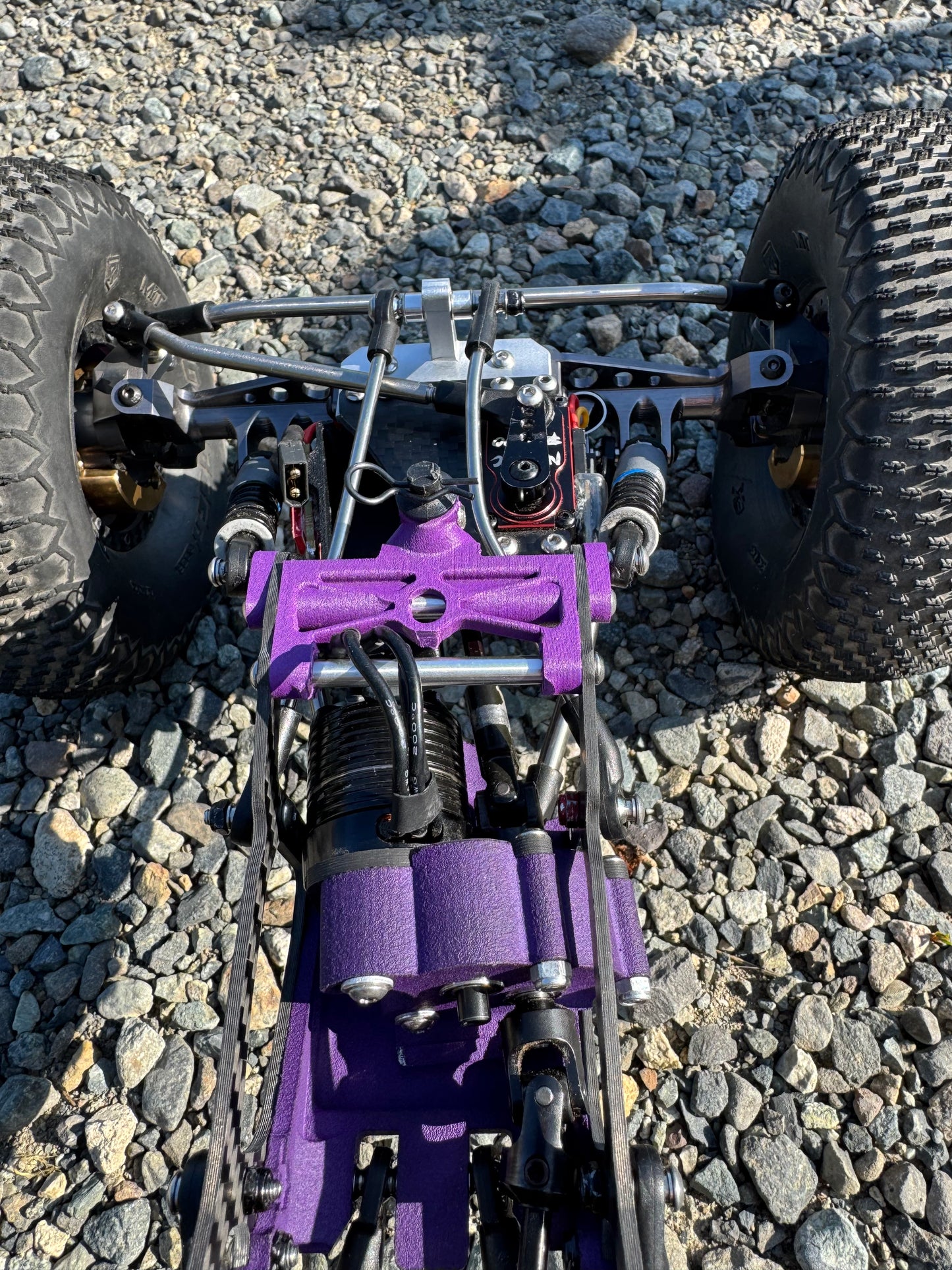 Capra front link mount with battery tray