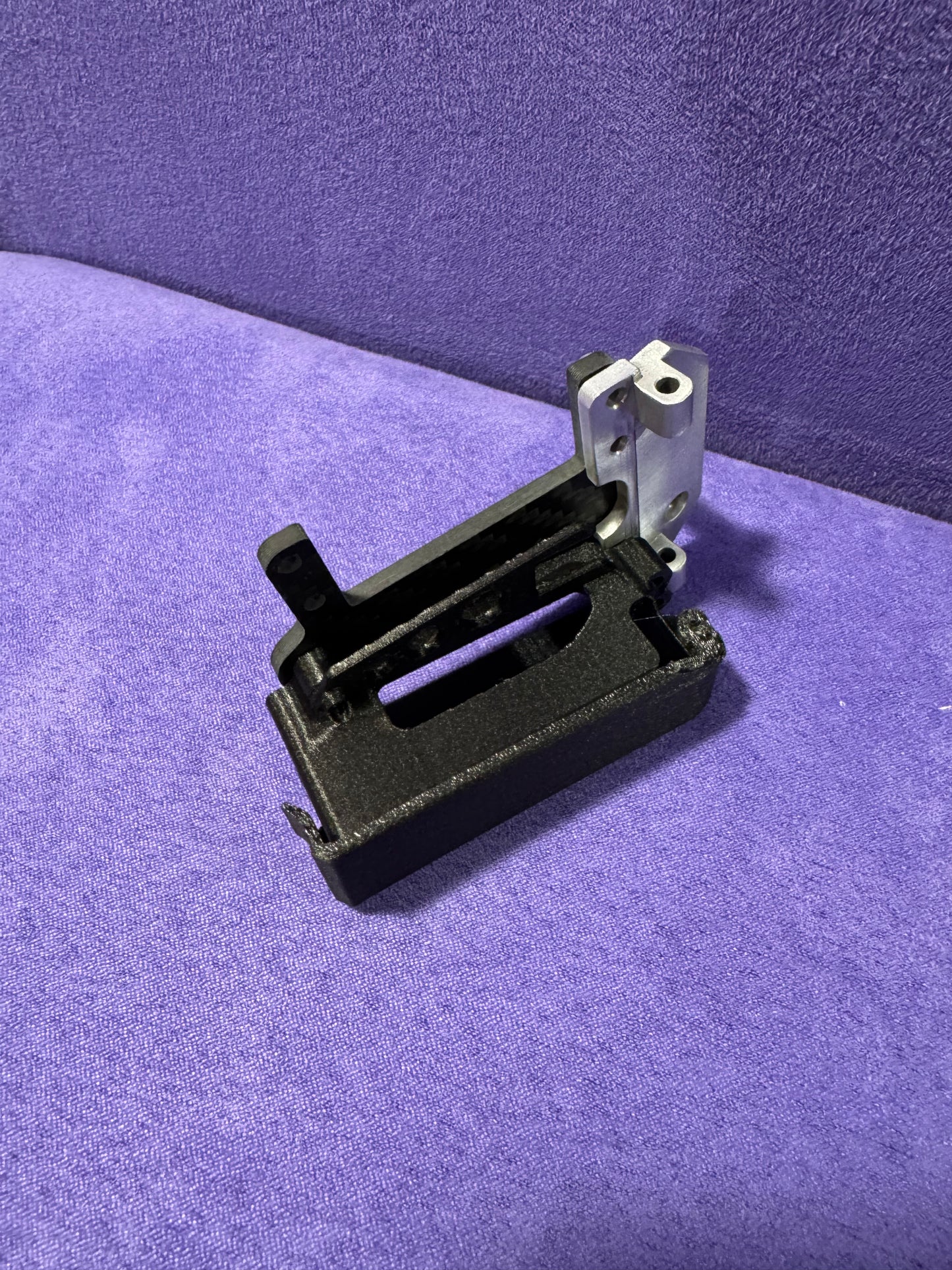 Capra front link mount with battery tray